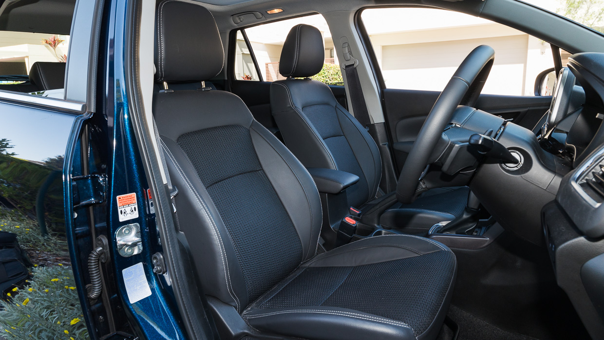 Suzuki S-Cross AllGrip Prestige 2025 interior front seat