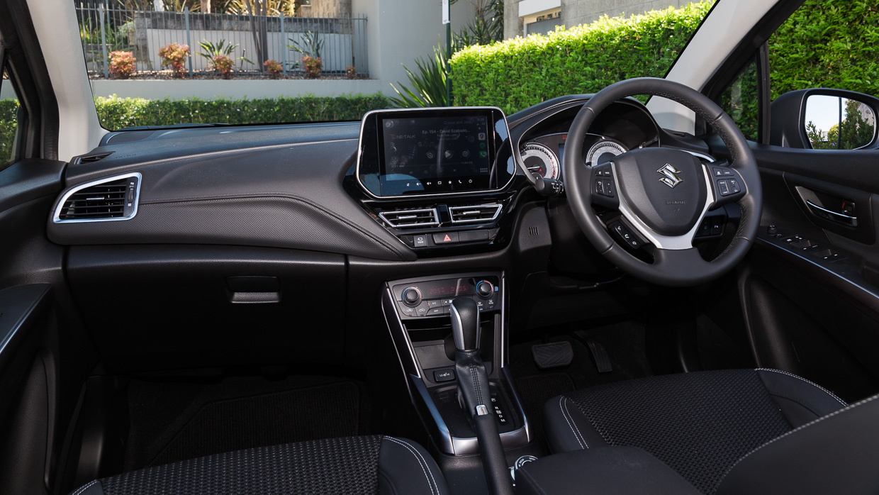 Suzuki S-Cross AllGrip Prestige 2025 interior3