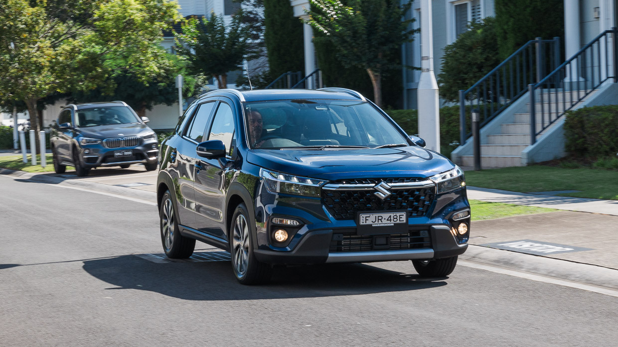 Suzuki S-Cross AllGrip Prestige 2025 driving 5