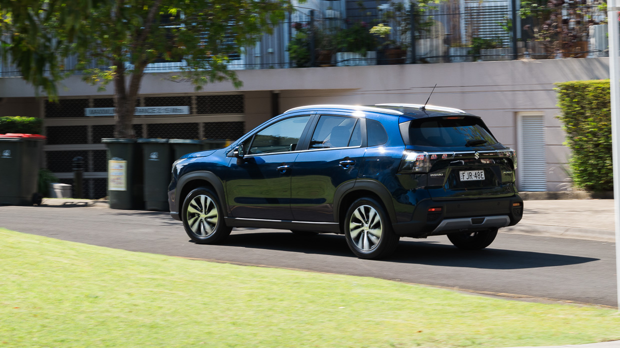 Suzuki S-Cross AllGrip Prestige 2025 driving 4