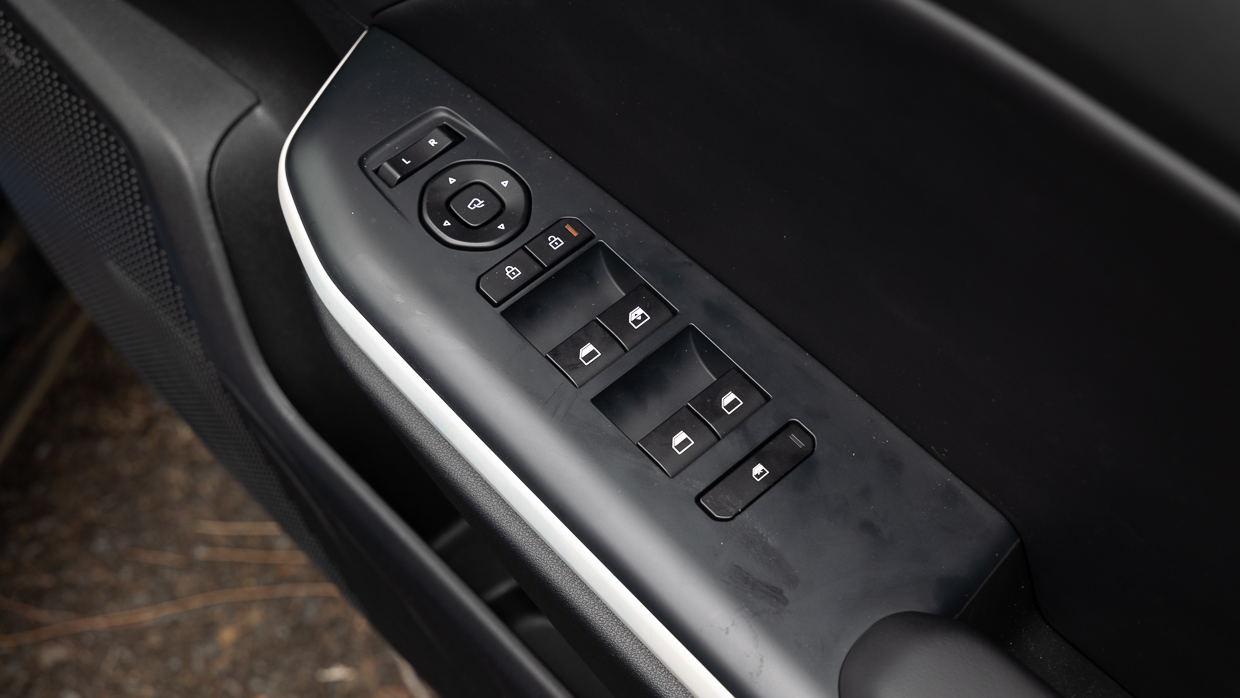 Kia K4 GT-Line 2025 interior switches
