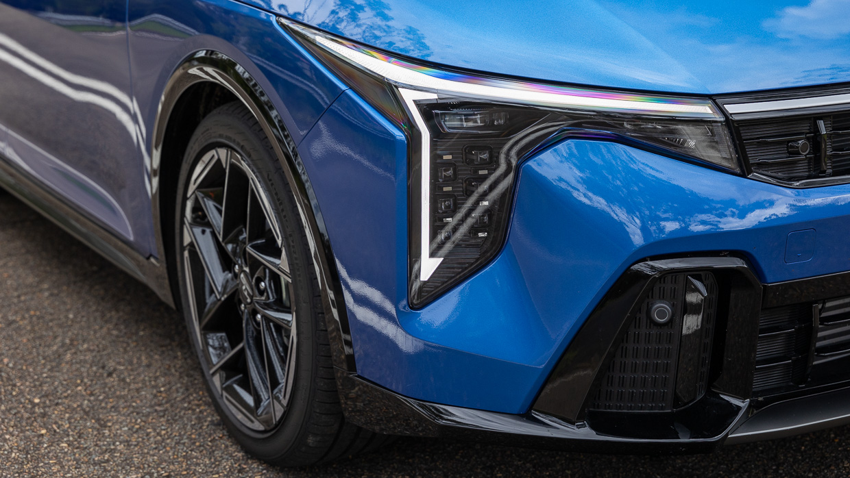 Kia K4 GT-Line 2025 front detail