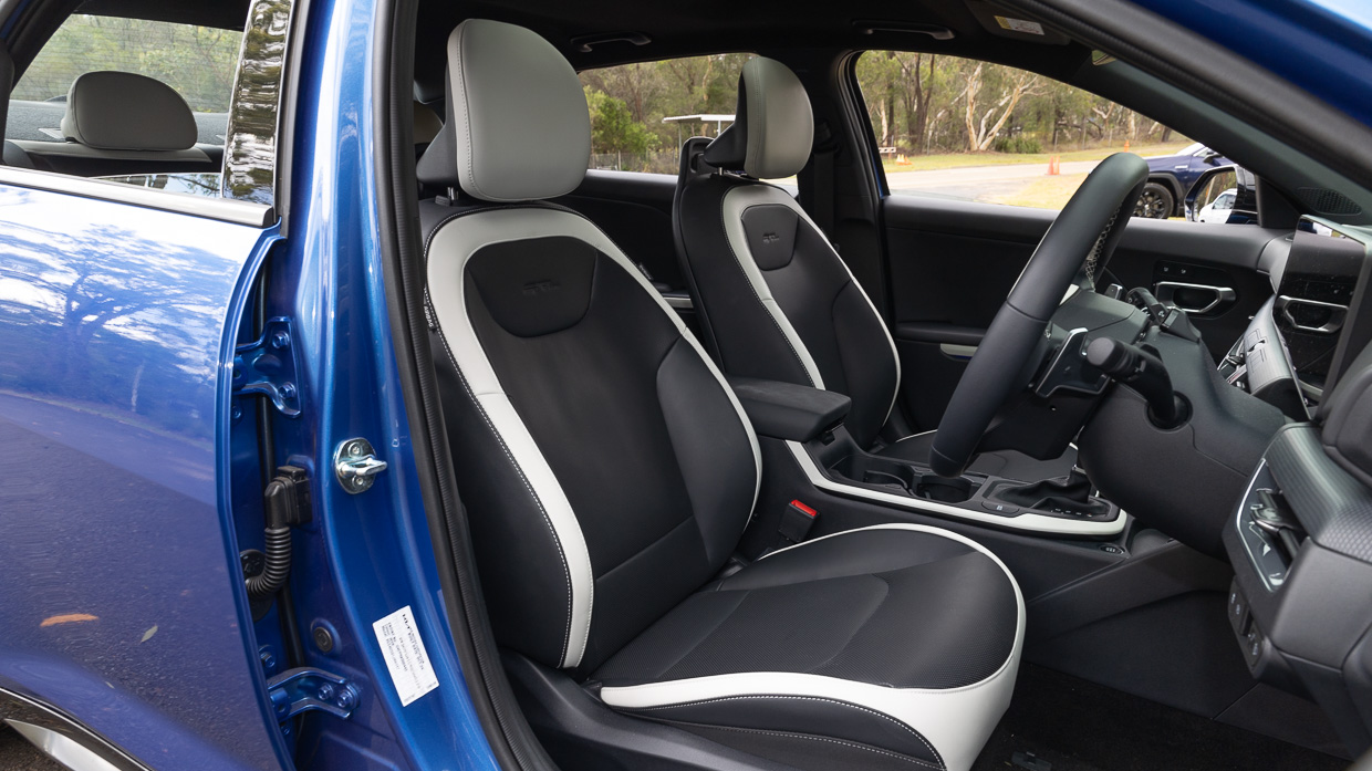 Kia K4 GT-Line 2025 interior front seats