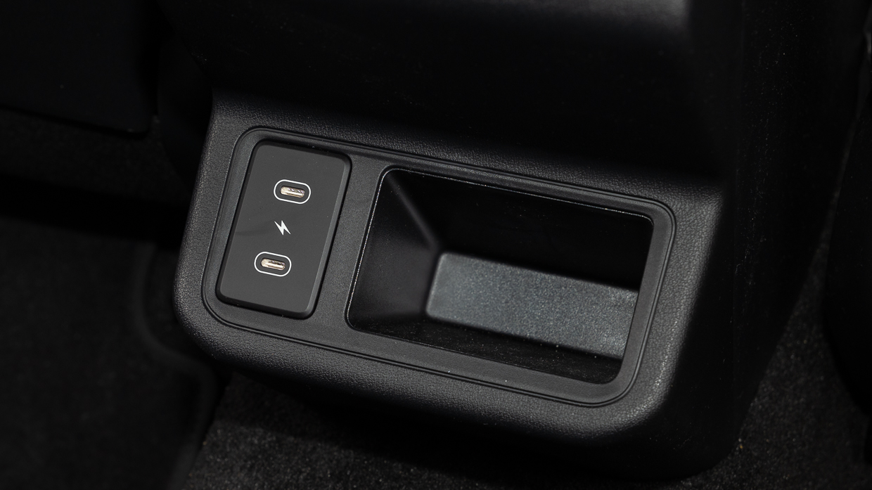 Kia K4 GT-Line 2025 interior USBs