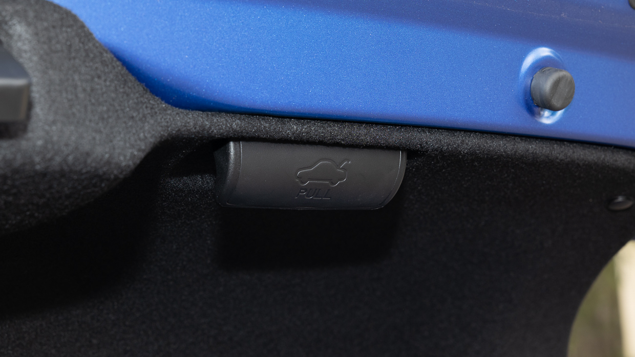 Kia K4 GT-Line 2025 interior boot lever