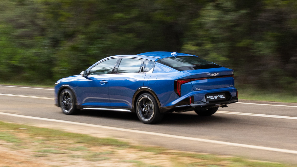 Kia K4 GT-Line 2025 driving rear 2