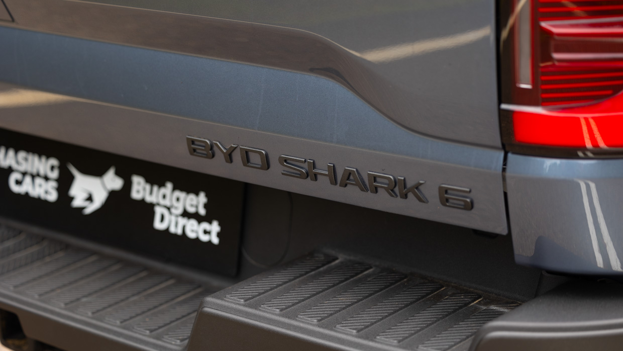 BYD Shark 6 2025 tailgate badge 2