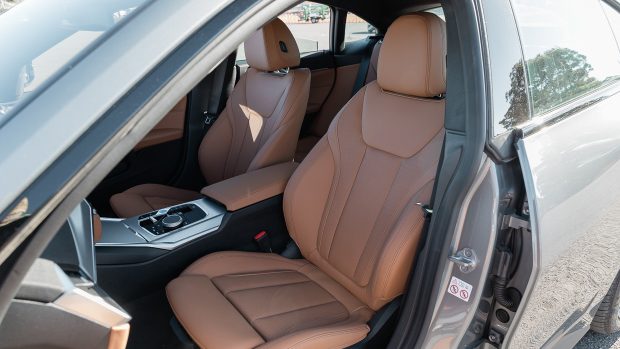 BMW i4 eDrive 35 EVOTY 2024 front seat