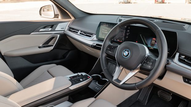 BMW iX1 eDrive 20 xLine EVOTY 2024 interior