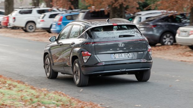 Hyundai Kona Electric (Base) EVOTY 2024 rear