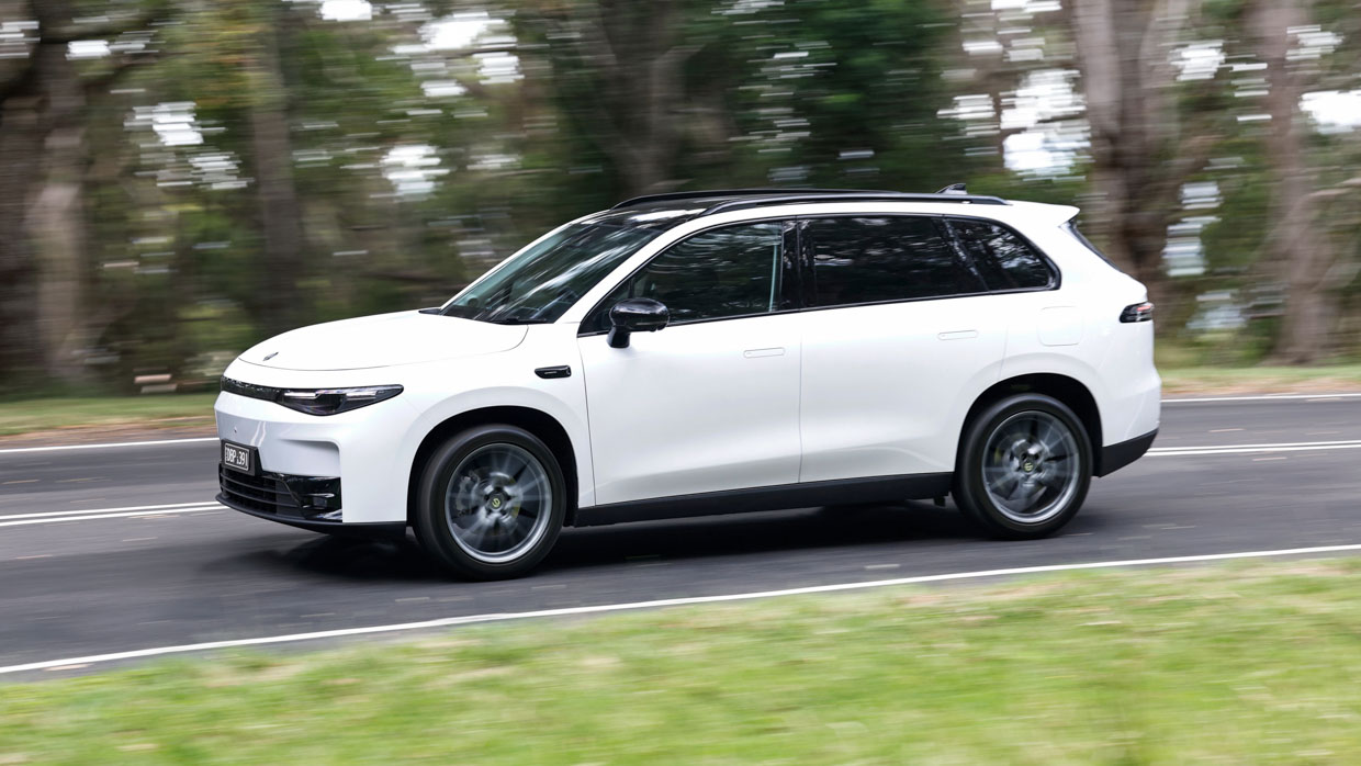 Leapmotor C10 Design 2025 driving front highway