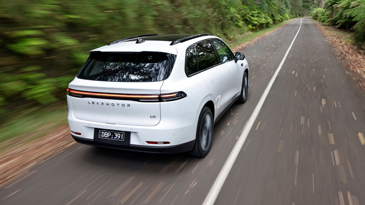 Leapmotor C10 Design 2025 driving rear highway 2