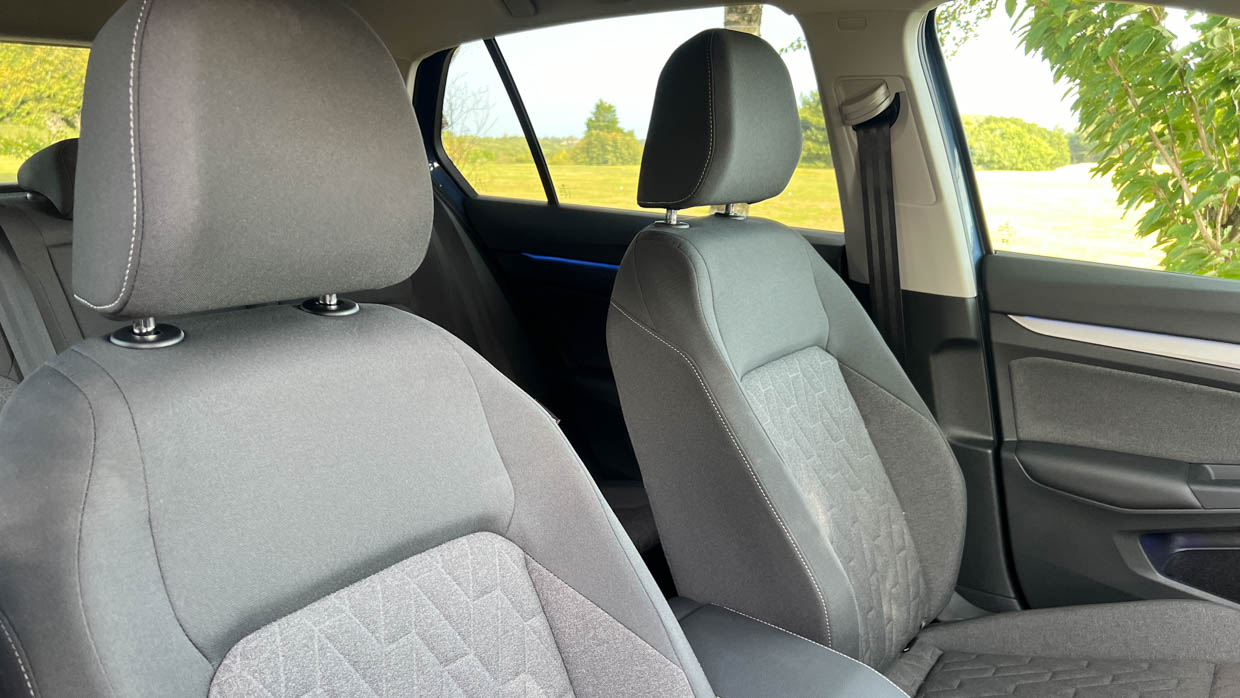 Volkswagen Golf 8.5 2025 front seat