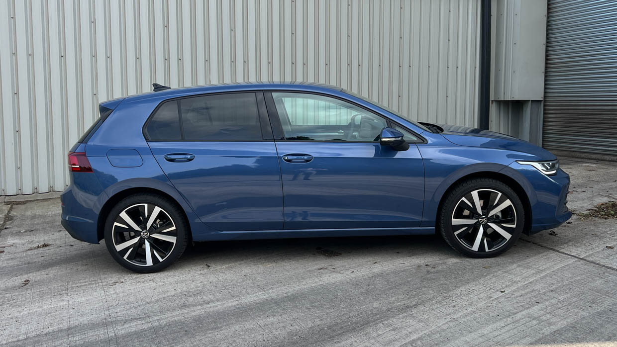 Volkswagen Golf 8.5 2025 side