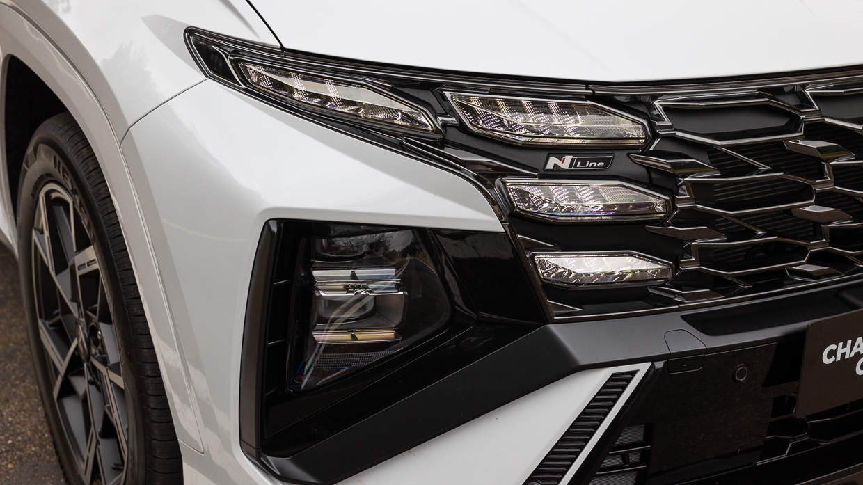 Hyundai Tucson Elite Hybrid LT 2025 front headlight