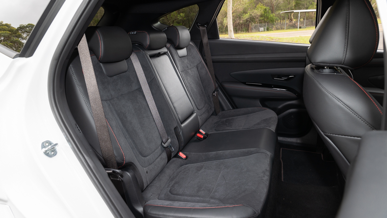 Hyundai Tucson Elite Hybrid LT 2025 back seat