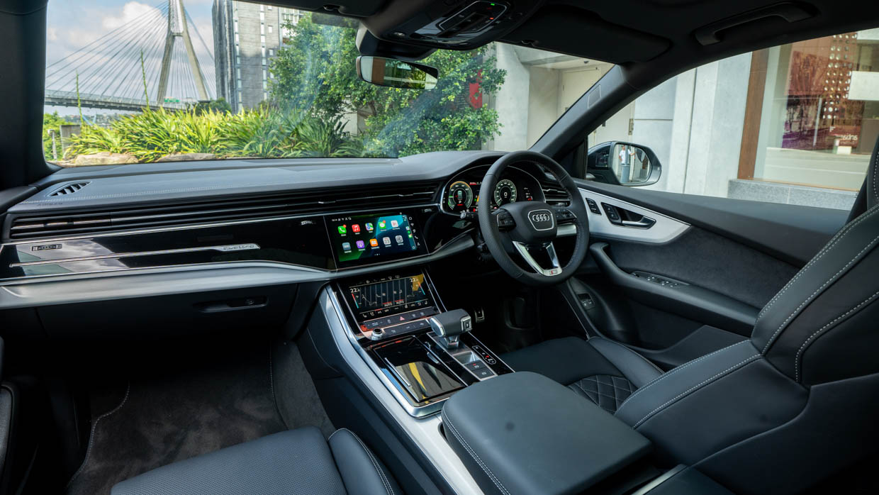 Audi Q8 60 TFSI e 2025 interior