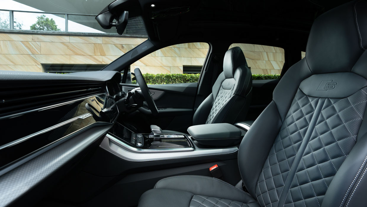 Audi Q8 60 TFSI e 2025 interior