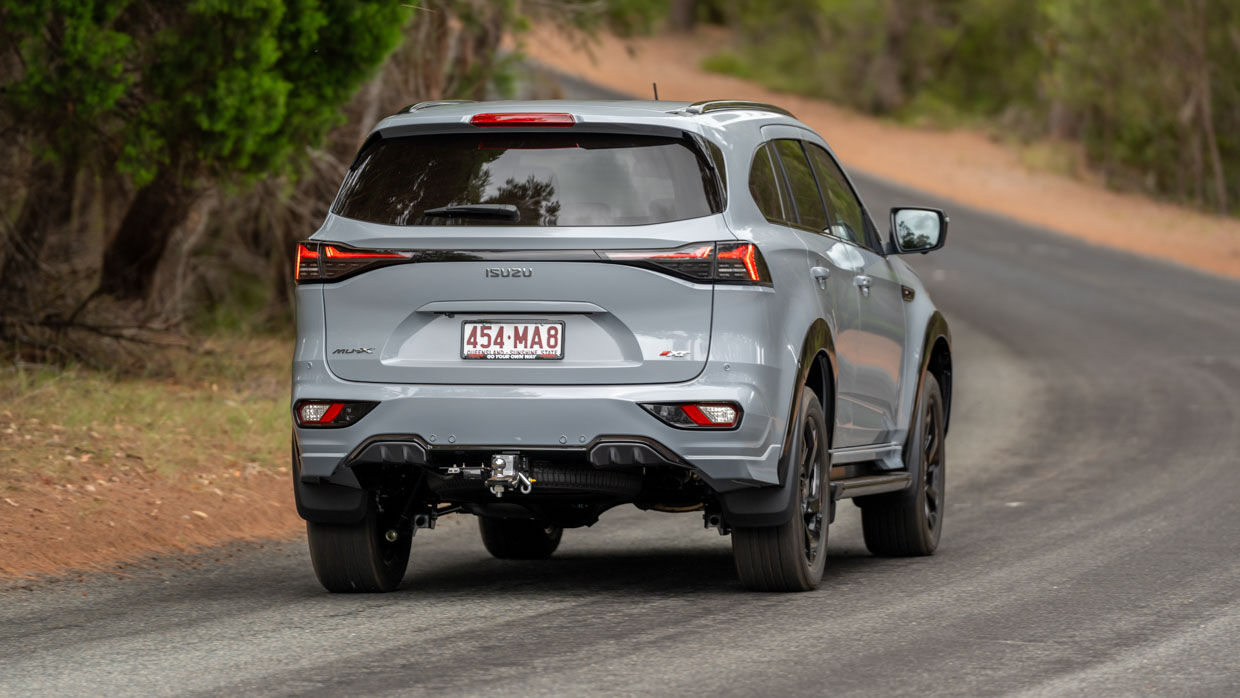 Isuzu MU-X 2025 X-Terrain driving 4