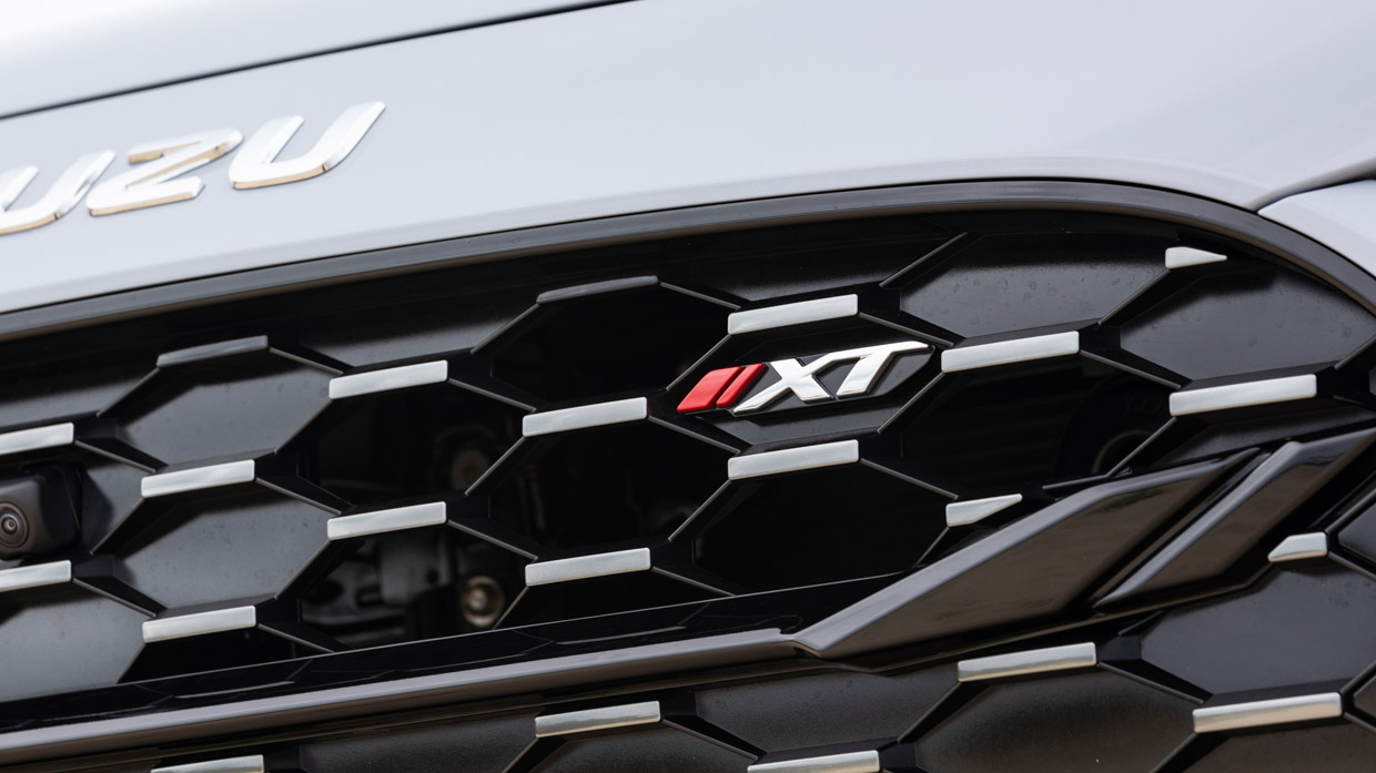 Isuzu MU-X 2025 X-Terrain badge