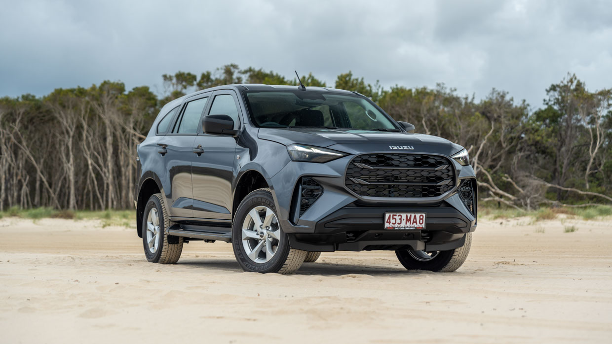 Isuzu MU-X LS-U 2025 front