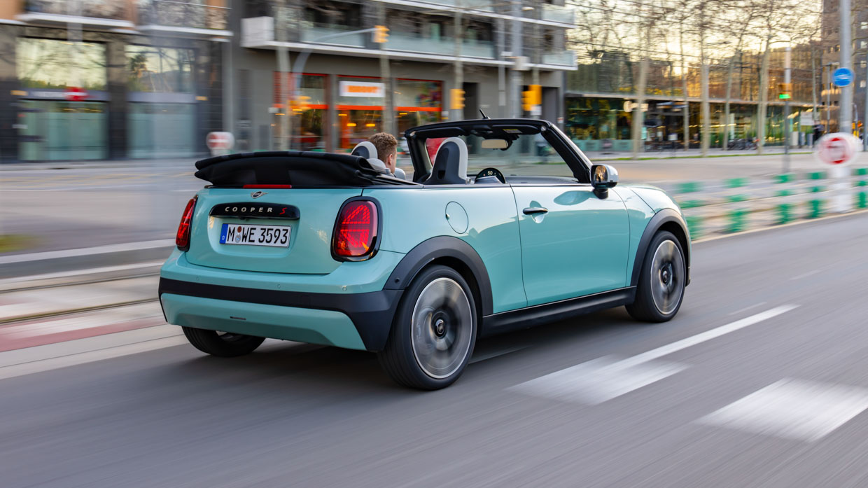Mini Convertible 2025 rear driving 4