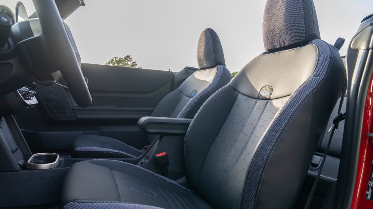 Mini Convertible 2025 front seat