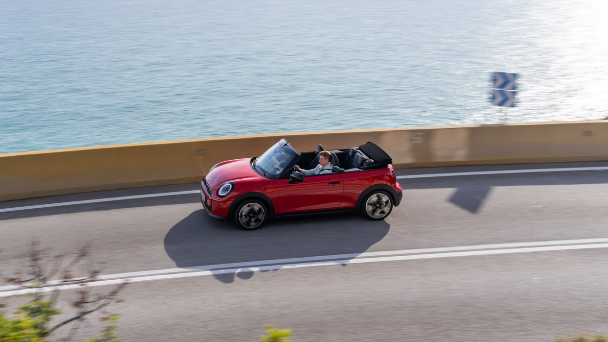 Mini Convertible 2025 side 4