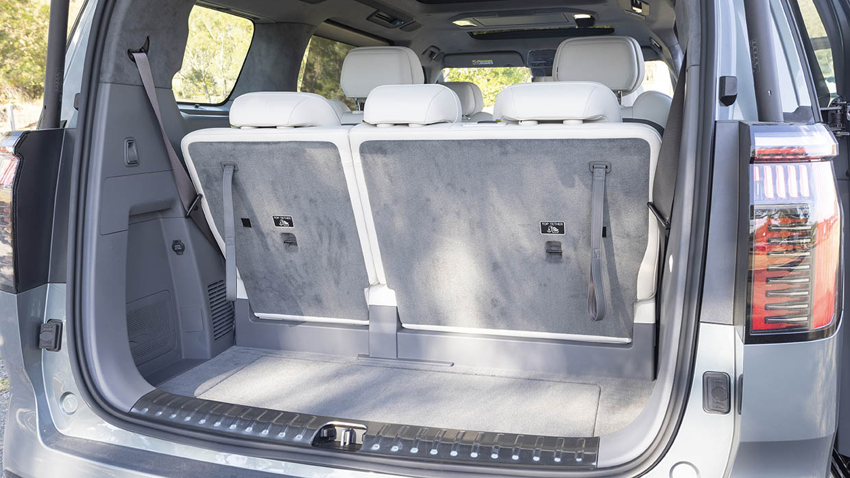 Zeekr 009 2025 boot 2