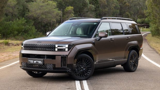 Hyundai Santa Fe hybrid Calligraphy 2024 front 3/4