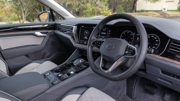 Volkswagen Touareg 210TDI Elegance 2024 interior