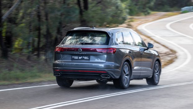 Volkswagen Touareg 210TDI Elegance 2024 rear driving