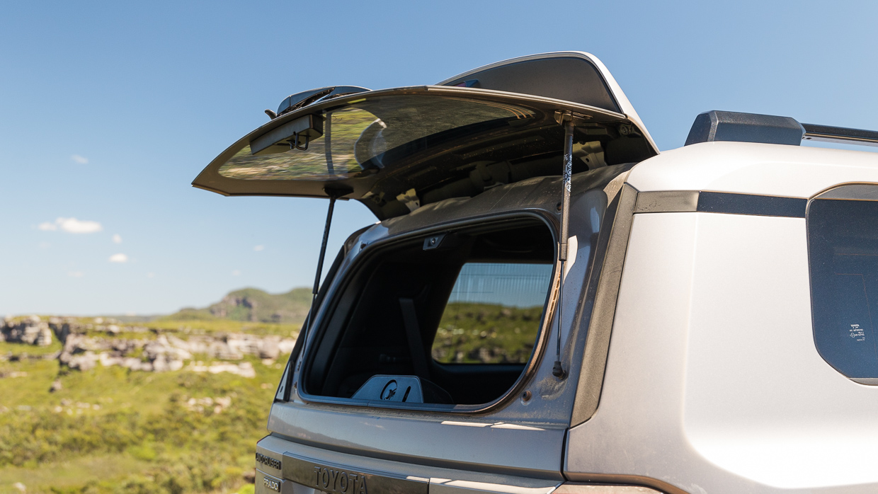 Toyota Prado Kakadu 2025 window