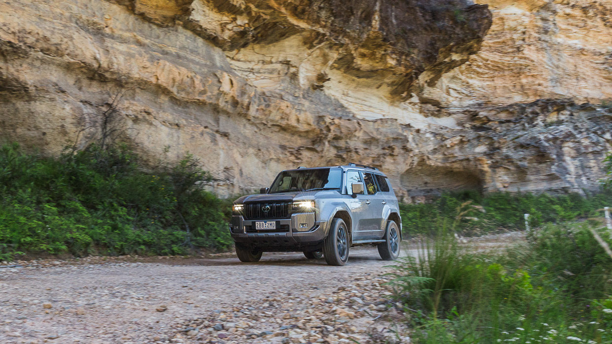 Toyota Prado Kakadu 2025 front 3/4 driving 15