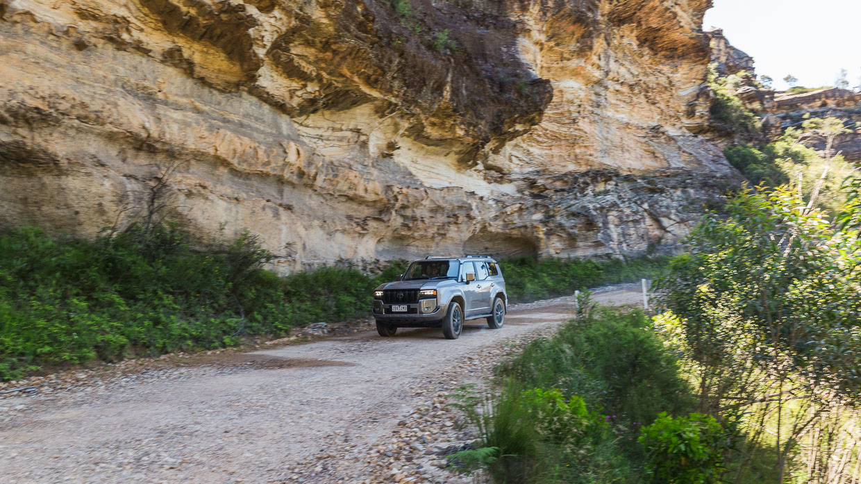 Toyota Prado Kakadu 2025 front 3/4 driving 16