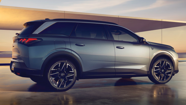 2025 Peugeot 5008 rear view