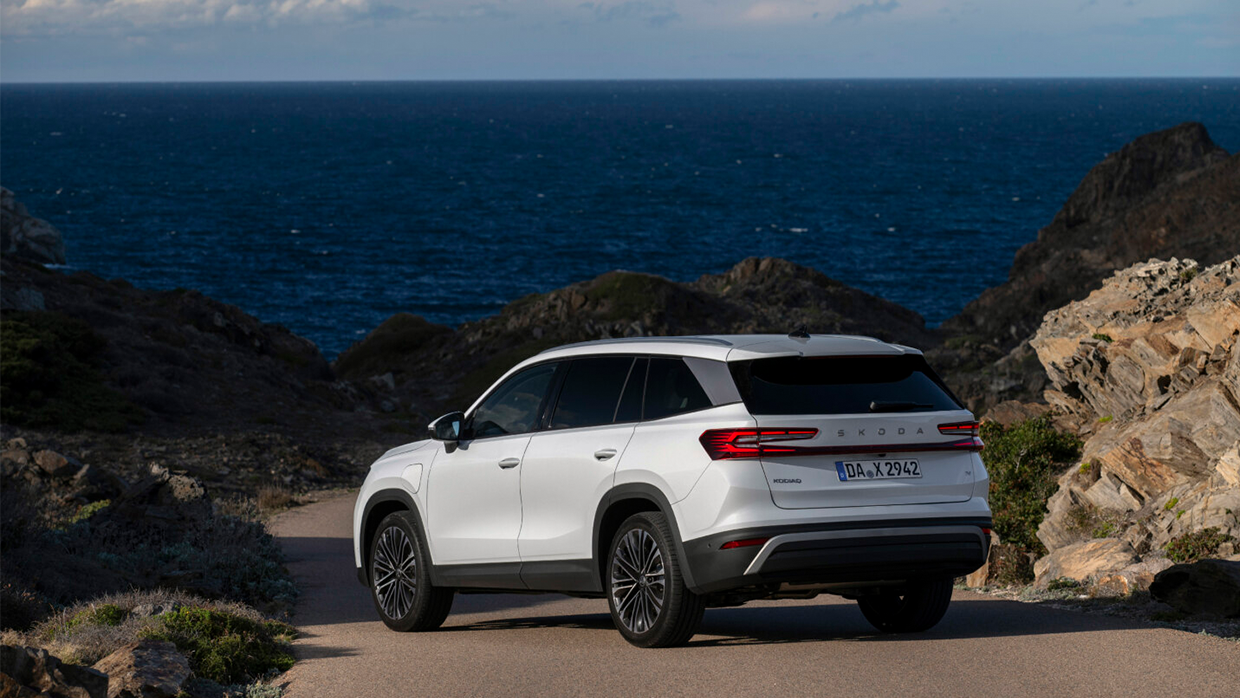 2025 Skoda Kodiaq PHEV rear 3 4