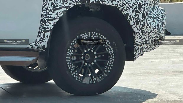 2025 toyota hilux spy headlight mag 1