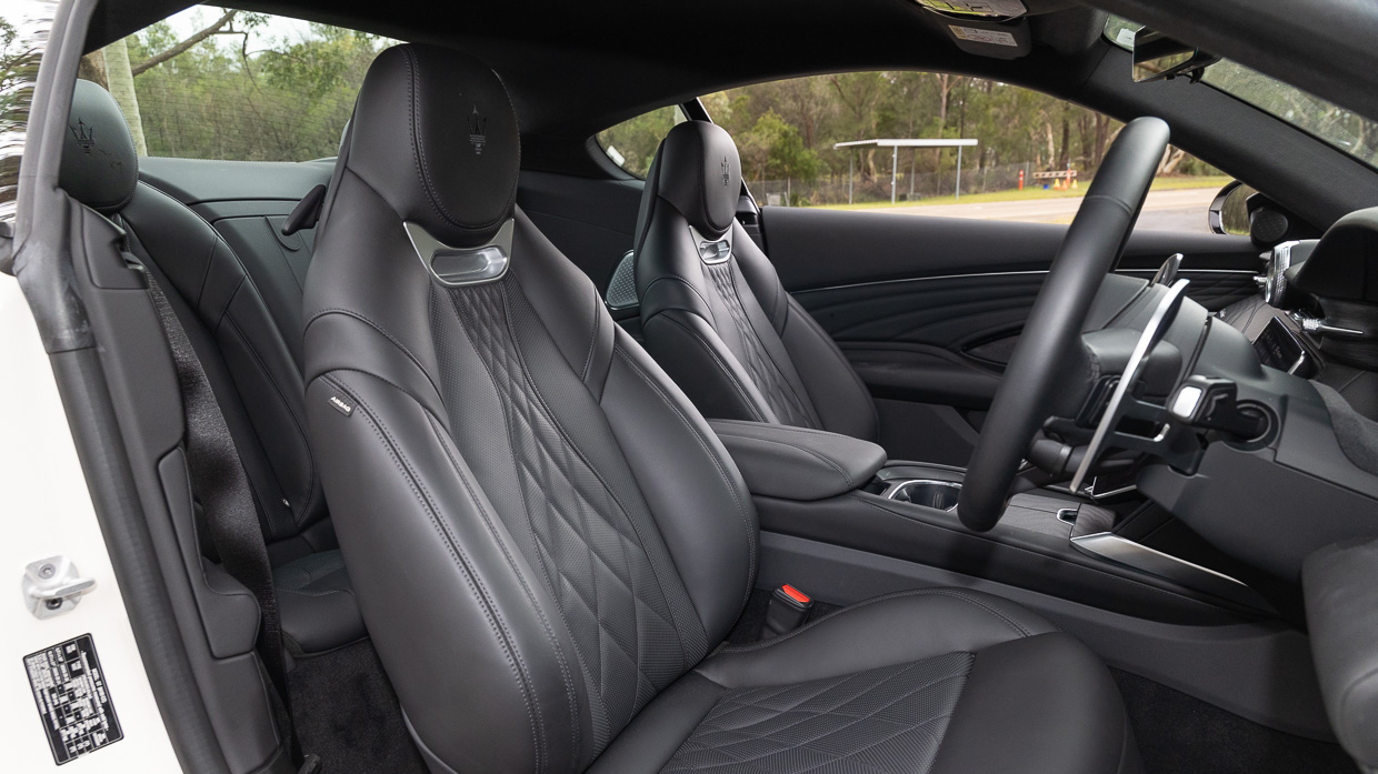 Maserati GranTurismo Modena 2025 front seat