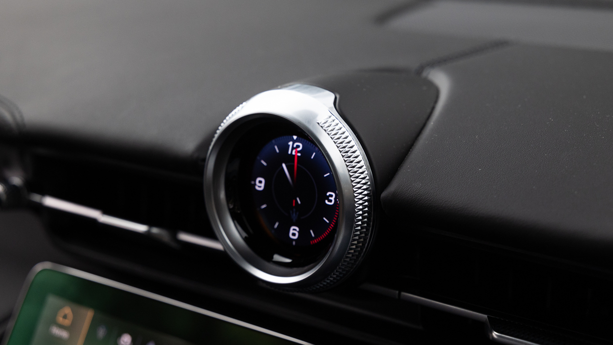 Maserati GranTurismo Modena 2025 clock