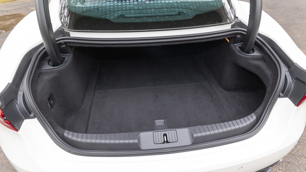 Maserati GranTurismo Modena 2025 interior boot