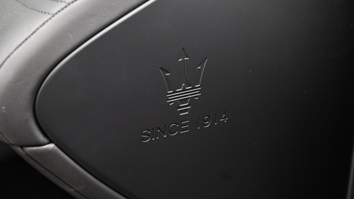 Maserati GranTurismo Modena 2025 interior logo