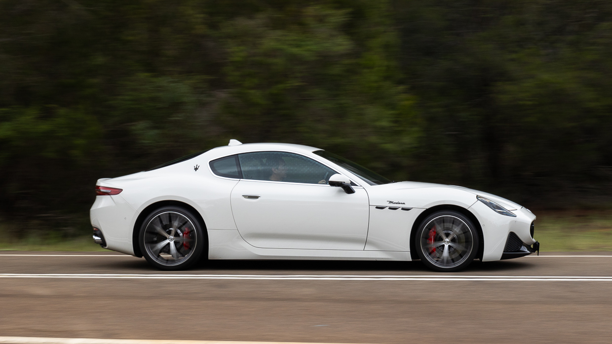 Maserati GranTurismo Modena 2025 driving side