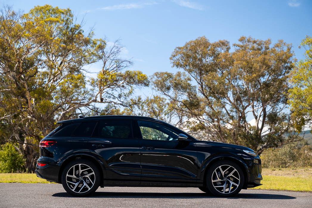 Audi Q6_e-Tron Quattro side 2025