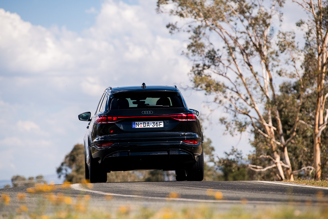 Audi Q6_e-Tron Quattro 2025 driving rear 2