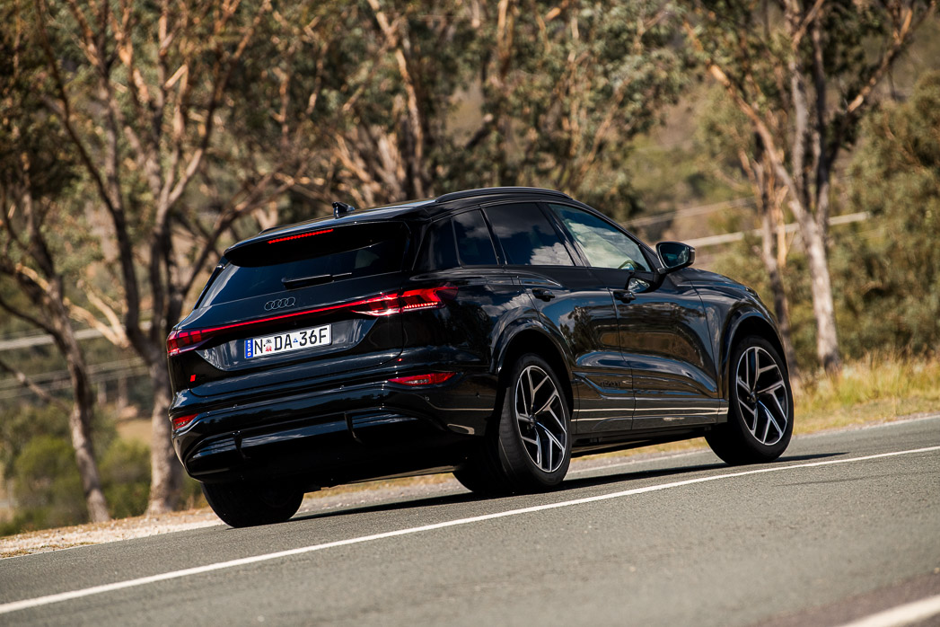 Audi Q6_e-Tron Quattro 2025 driving rear 5