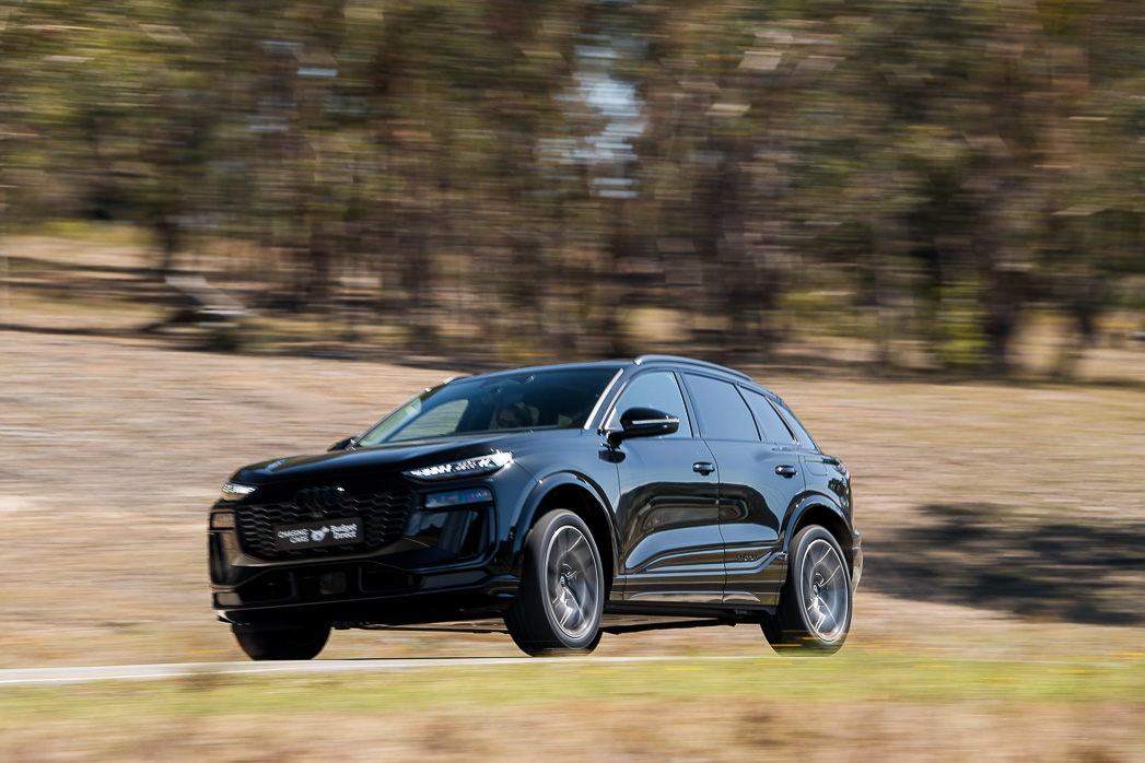 Audi Q6_e-Tron Quattro 2025 driving front 6