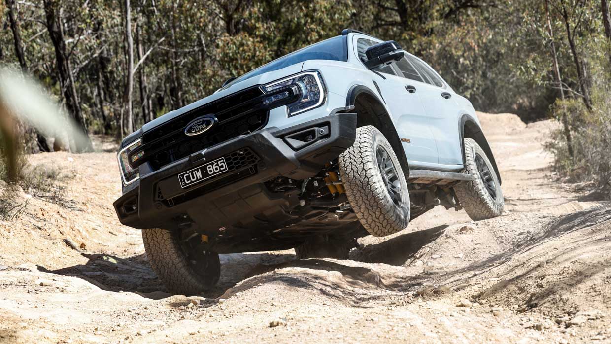Ford Everest Tremor 2025 front hill 2
