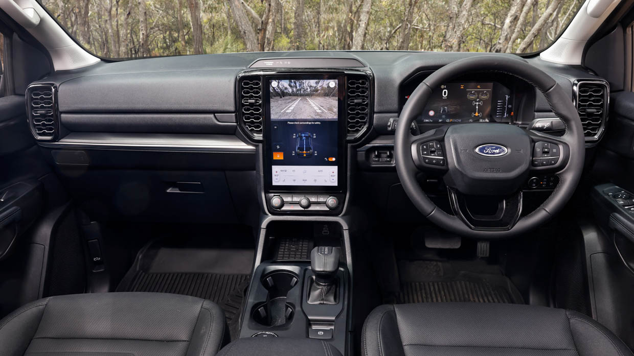 Ford Everest Tremor 2025 interior dash 2