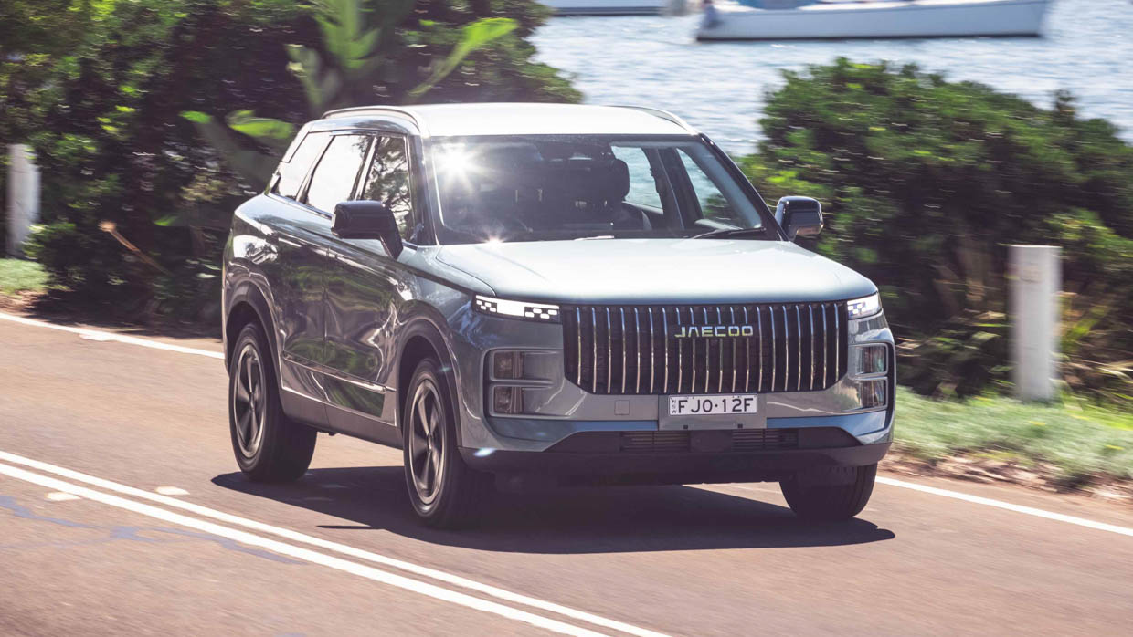 Jaecoo J7 Track 2025 driving front